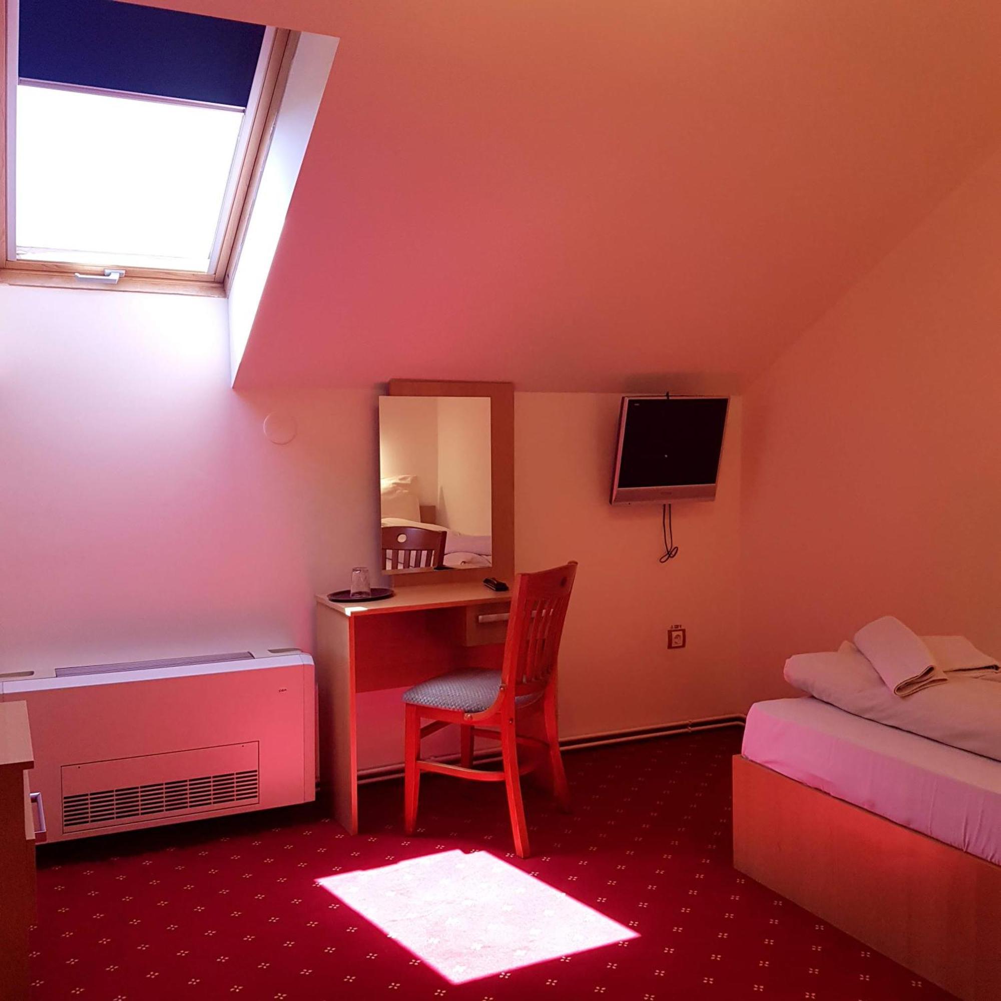 Motel Vector Gaesti ภายนอก รูปภาพ