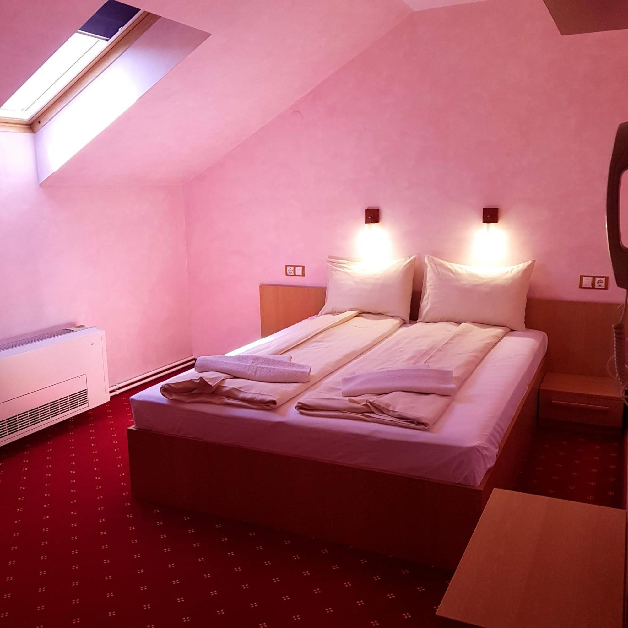 Motel Vector Gaesti ภายนอก รูปภาพ